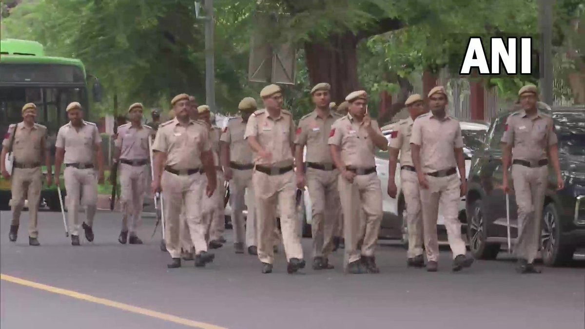 ndtv's tweet photo. Delhi | Additional police force deployed outside 10 Janpath, residence of #Congress interim president Sonia Gandhi. | reported by news agency ANI https://t.co/vXHJWiUvna
