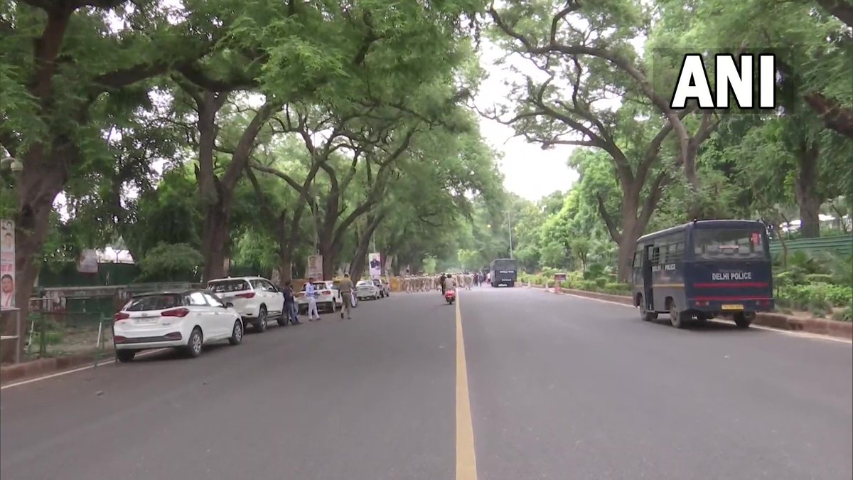 ndtv's tweet photo. Delhi | Additional police force deployed outside 10 Janpath, residence of #Congress interim president Sonia Gandhi. | reported by news agency ANI https://t.co/vXHJWiUvna