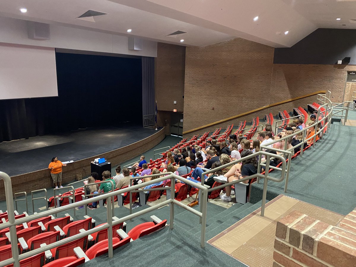 k_ryan82's tweet image. Link Crew Training Day 1 @Ryle_HS @MattRShafer