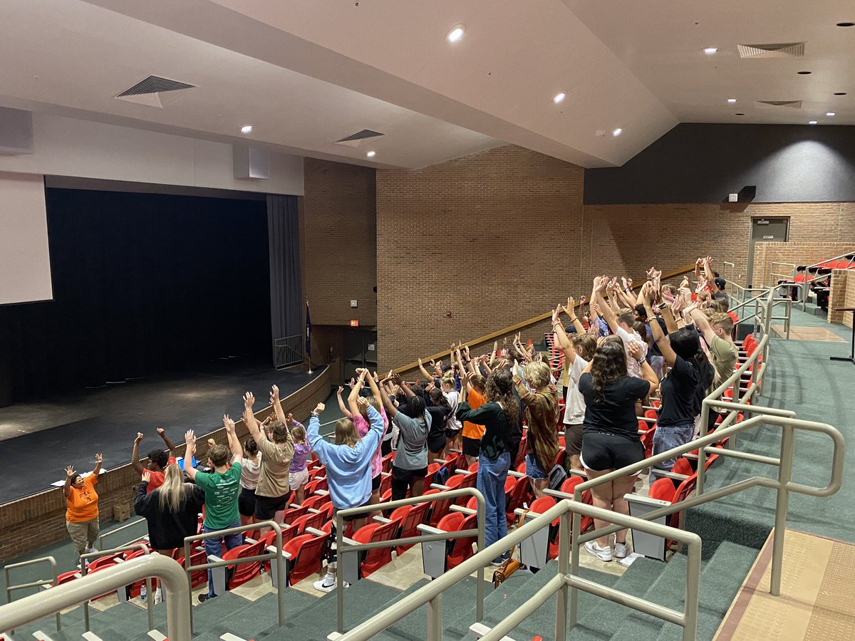 k_ryan82's tweet image. Link Crew Training Day 1 @Ryle_HS @MattRShafer