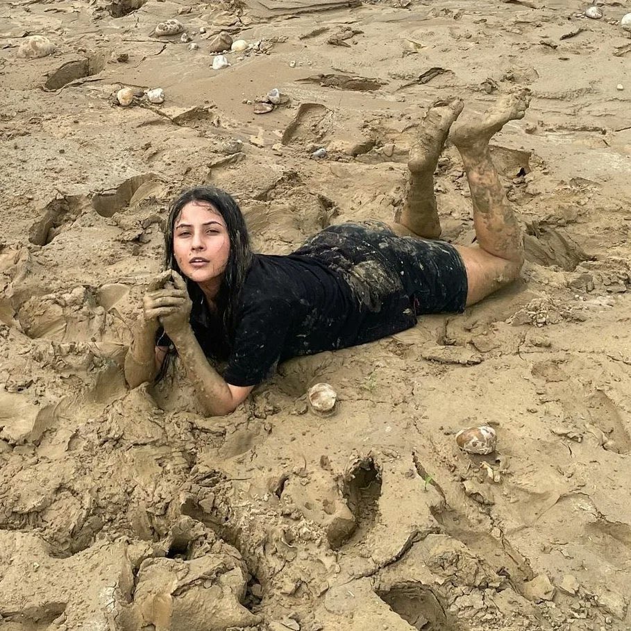 <a href="/ishehnaaz_gill/">Shehnaaz Gill</a> slaying in her black outfit.

#ShehnaazGill #Shehnaazian #Sidnaaz #filmymantra #Bollywood #bollywoodactress