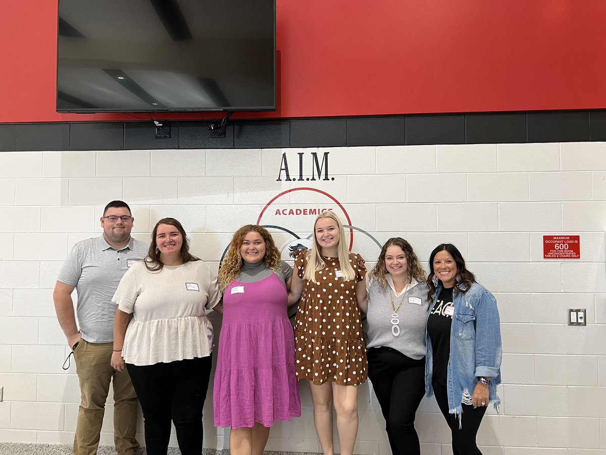 dunloe_elem's tweet photo. Can you feel the positive energy?? Dunloe Elementary new staff are ready to impact lives …. And I’m so thrilled to be walking alongside them!! #igtbac https://t.co/WJU1dRFjVg