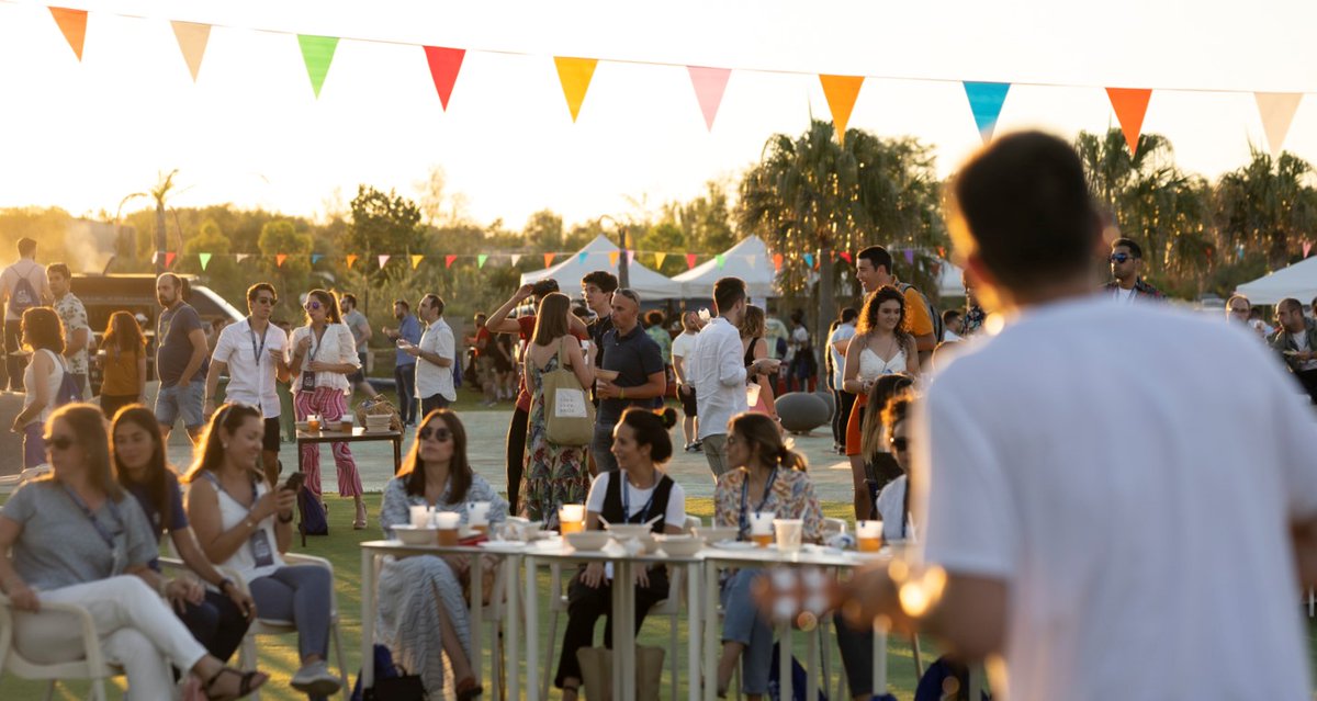 Hiberus's tweet photo. Ya ha pasado un mes desde el #HiberusSummerFest, uno de los mejores momentos del año.

¡Qué sensación tan bonita poder disfrutar todos juntos retos, emoción y felicidad! ✨💙
Aún queda 2022... ¿preparados para lo que está por llegar? 🚀

#LasCosasOcurrenAquí #WeAreDifferent https://t.co/CGai90eVL7