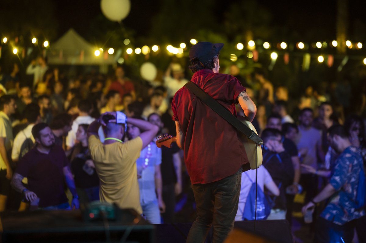 Hiberus's tweet photo. Ya ha pasado un mes desde el #HiberusSummerFest, uno de los mejores momentos del año.

¡Qué sensación tan bonita poder disfrutar todos juntos retos, emoción y felicidad! ✨💙
Aún queda 2022... ¿preparados para lo que está por llegar? 🚀

#LasCosasOcurrenAquí #WeAreDifferent https://t.co/CGai90eVL7