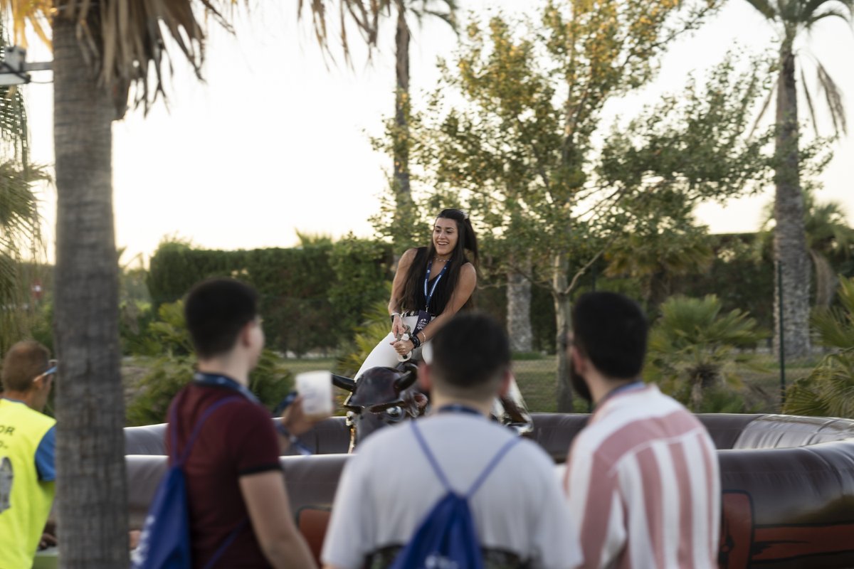 Hiberus's tweet photo. Ya ha pasado un mes desde el #HiberusSummerFest, uno de los mejores momentos del año.

¡Qué sensación tan bonita poder disfrutar todos juntos retos, emoción y felicidad! ✨💙
Aún queda 2022... ¿preparados para lo que está por llegar? 🚀

#LasCosasOcurrenAquí #WeAreDifferent https://t.co/CGai90eVL7