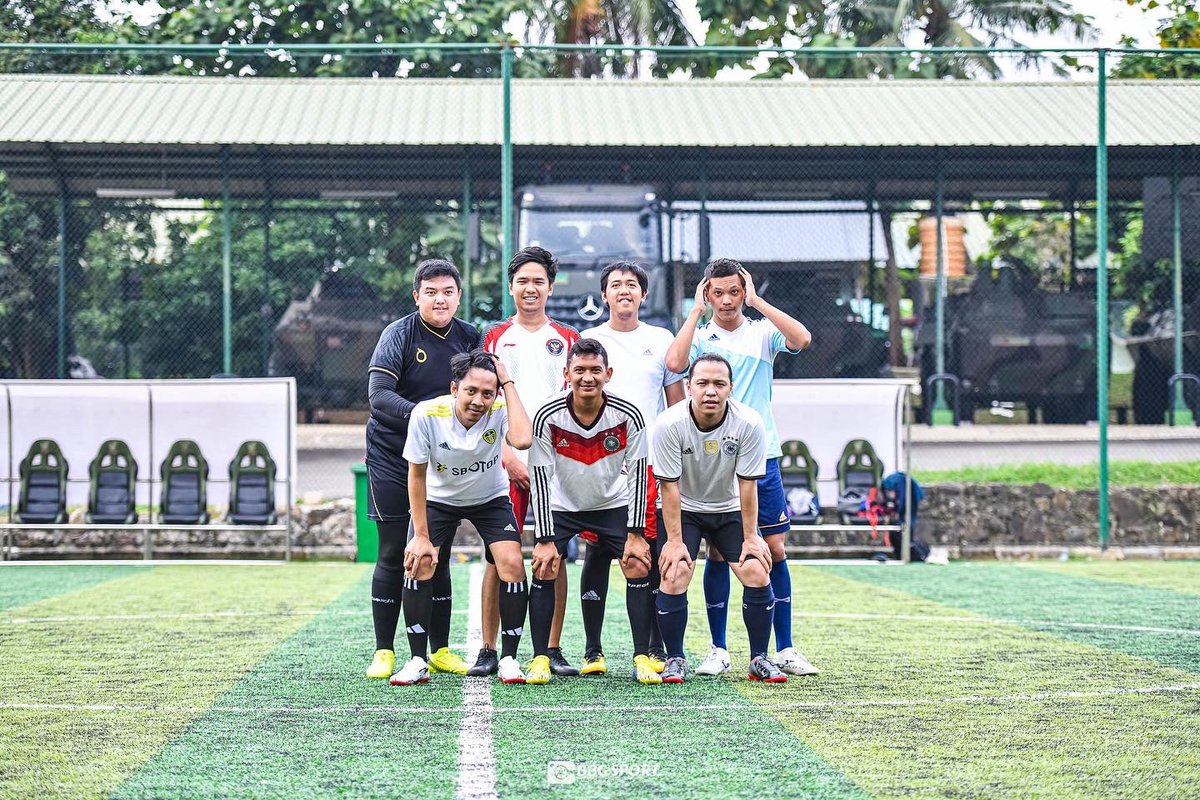 STRPRMN's tweet photo. Dplomat Linglung FC isinya alumni 2012-2016 HI unas wkwk https://t.co/PHnxaWx3m6