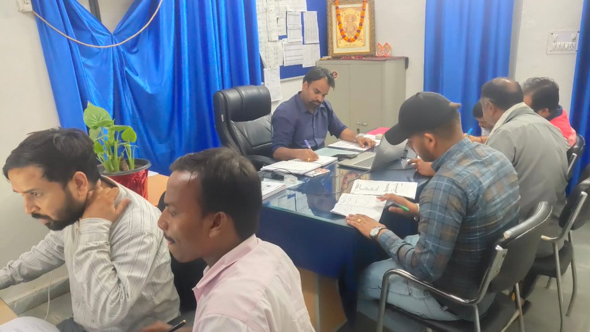 #MTRES030822 ग्रामीण उपखंड लक्ष्मीनगर के उपखंड अधिकारी श्री सचिन जी द्वारा ना मिलने वाले उपभोक्ता के संबंध में अवर अभियंता महोदय और TG2 के साथ मिलकर कार्य किया जा रहा है |  <a href="/EMofficeUP/">Energy Minister Office UP</a> <a href="/CMOfficeUP/">CM Office, GoUP</a> <a href="/ChiefSecyUP/">S.P. Goyal, Chief Secretary, GoUP</a> <a href="/UPPCLLKO/">UPPCL</a> <a href="/UppclChairman/">CMD UPPCL</a> <a href="/DvvnlDirComm/">DVVNL DIRECTOR COMMERCIAL</a> <a href="/DvvnlDirectorT/">Dvvnl Director Technical, B M Sharma</a>