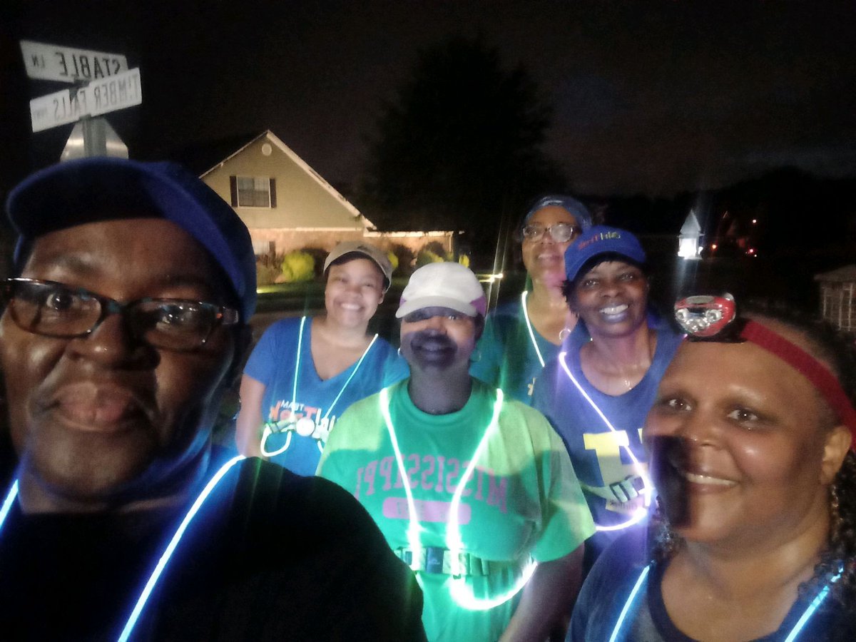 Olliegall's tweet photo. #WeWinningWednesday @GirlTrek
we walked in the rain ⛈ & celebrated Shonda Stamps completing her 21 day Jumpstart Challenge! Congratulations Shonda👟💙🧡💛#WeAreWorthIt 👟#4Dark30Crew #AdrenalineAugust #AccountabilityAugust #GirlTrek
#StressProtest2022
#Pray🙏🏿Walk👟Train💪 https://t.co/xcebVKC5ng