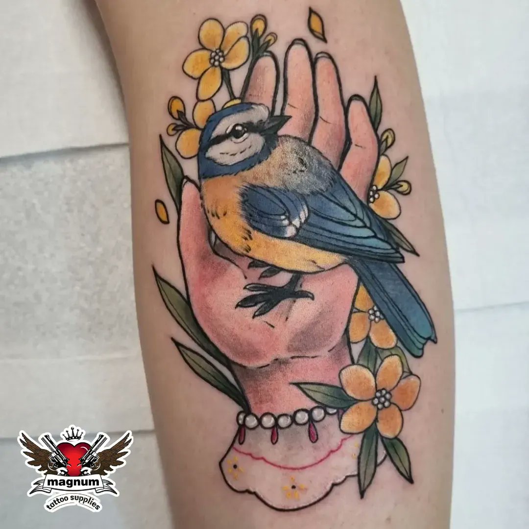 MagnumTattoo's tweet photo. Stunning piece made using #magnumtattoosupplies from Charlotte Ann Harris! π
.
.
#tattoo #tattooartist #tattooed #Bluetit #bluetittattoo #birdtattoo #ladytattooers #handtattoo #floraltattoo #flowertattoo #neotraditional #neotrad #essextattoo
Instagram: charlotteannharris https://t.co/ei6hHX89Pg