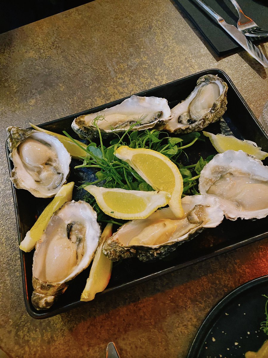 Oysters at fat lobster coming in strong as possibly best oysters in Glasgow? I mean look at these glossy babies. Magnificent.