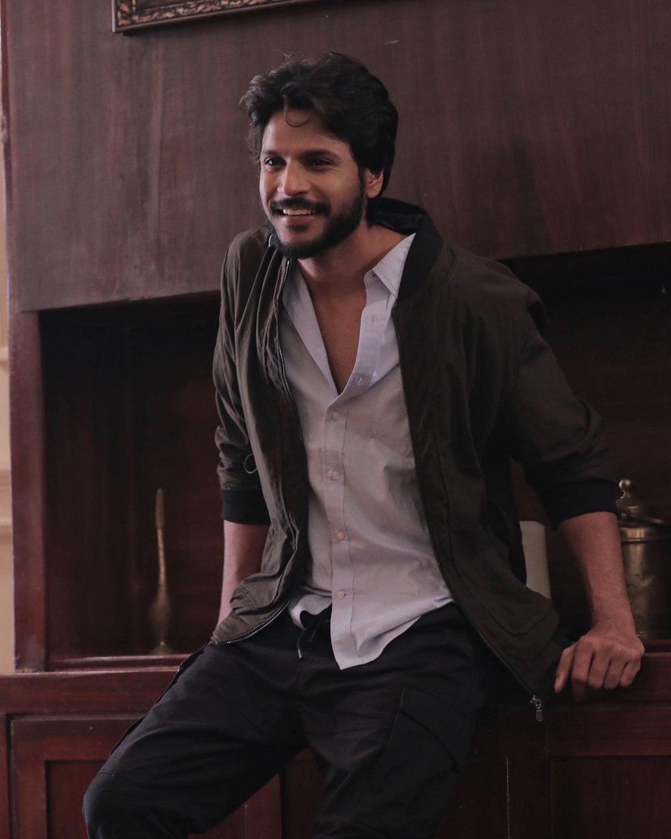 sundeepkishan's tweet photo. A few minutes of calm before I get all Bloody &amp; Ruffled up to be #Michael 👊🏽 https://t.co/cccUrYW6S1