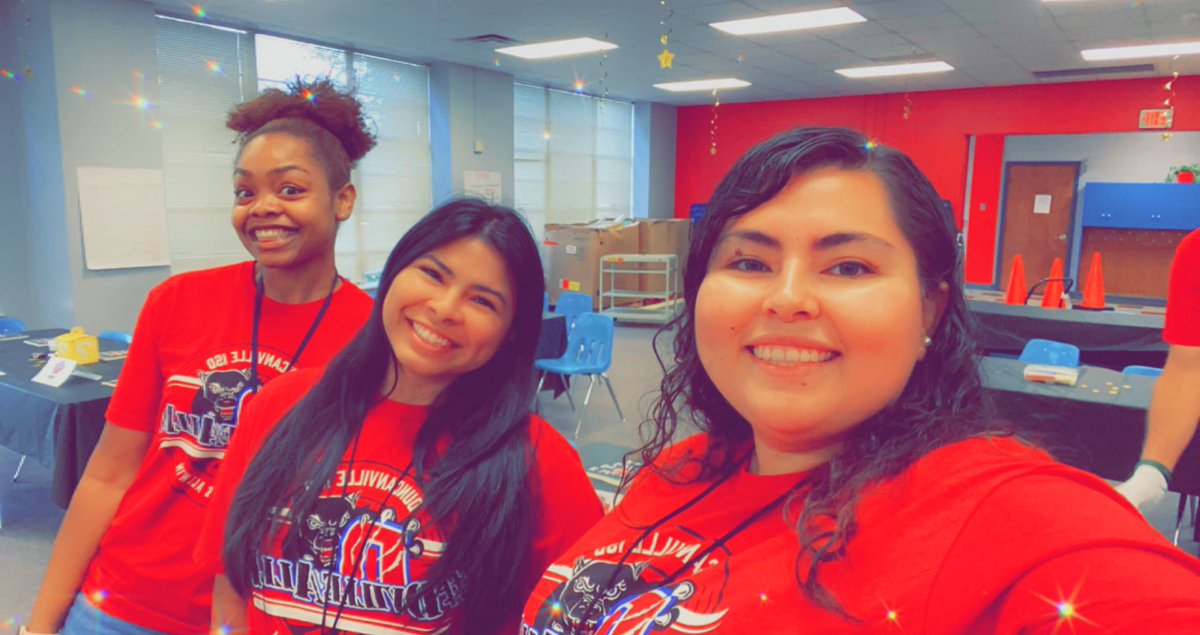 Ms_Lobos's tweet photo. The Fabulous First Grade Team is ready for convocation! #DvilleAllIn @Central_ElemSc https://t.co/4cNQQJAiz1