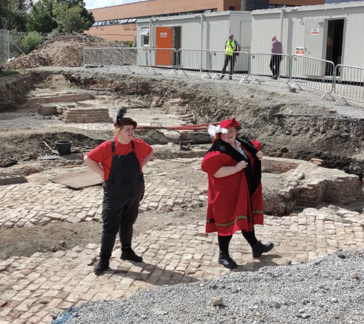 RachaelCAbbey's tweet photo. Not every day you get to perform on an active archeological dig but thank you to @NationalInitia3 for making this happen ❤️ @theroaringgirls we’re there for the rest of the week doing free family fun, so come on down! https://t.co/paEl38ypQz