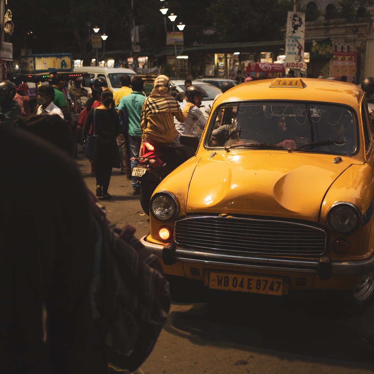 Lifeinabowl's tweet image. The King of the road, the famous yellow taxi of Kolkata, is impossible to miss. And rightly so, since it was painted with those bright hues to be noticed from miles away. These yellow taxis have ruled the city for ages and are moving landmarks.

#lifeinabowl #kolkatadiaries
