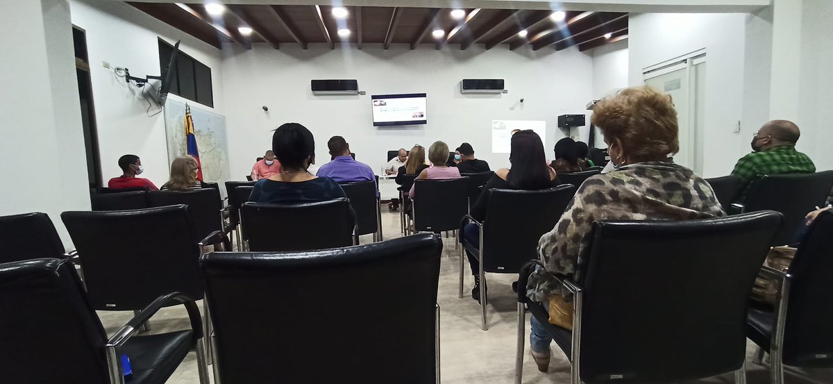 La visita recibida desde 🇨🇺, presidida por el Dr. Norberto Ramos González, Subdirector de 🇻🇪 en la <a href="/unidad_central/">Unidad Central de Cooperación Médica</a>; participan en el encuentro con los miembros del Consejo de Dirección de la Misión Médica. 

#CubaPorLaPaz #CubaPorLaVida #Cuba #CubaCoopera