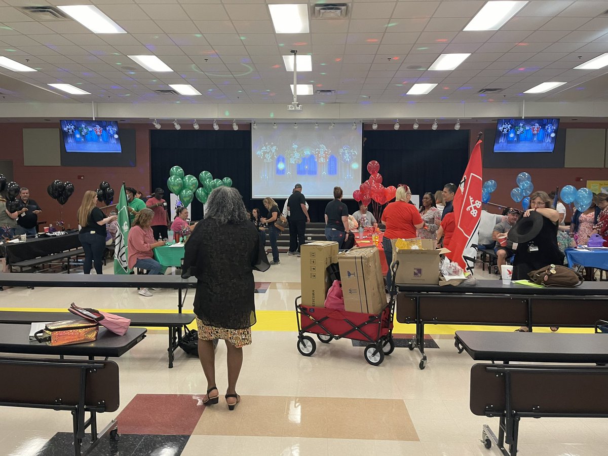 MsFleenor's tweet photo. We are so excited to introduce our new house system here at @HorizonAcadFL! Thanks to @ronclarkacademy for the resources and inspiration!! @Senoralopezz https://t.co/99UX8j8pnj