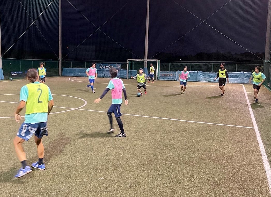 SpaerFootballA1's tweet photo. 2022/8/2(火)
《大人のサカスク》

ご参加頂いた皆様、ありがとうございました✨🙇‍♂️

次回の大人のサカスクは、
8月9日(火)20:30〜22:00、HIRO futsal field(枚方市大峰東町1-3768)にて開催致します🔥💪

8月16日(火)はお盆休みとさせて頂きます。

宜しくお願��致します✨🙇‍♂️ https://t.co/7jpb4qVGgE