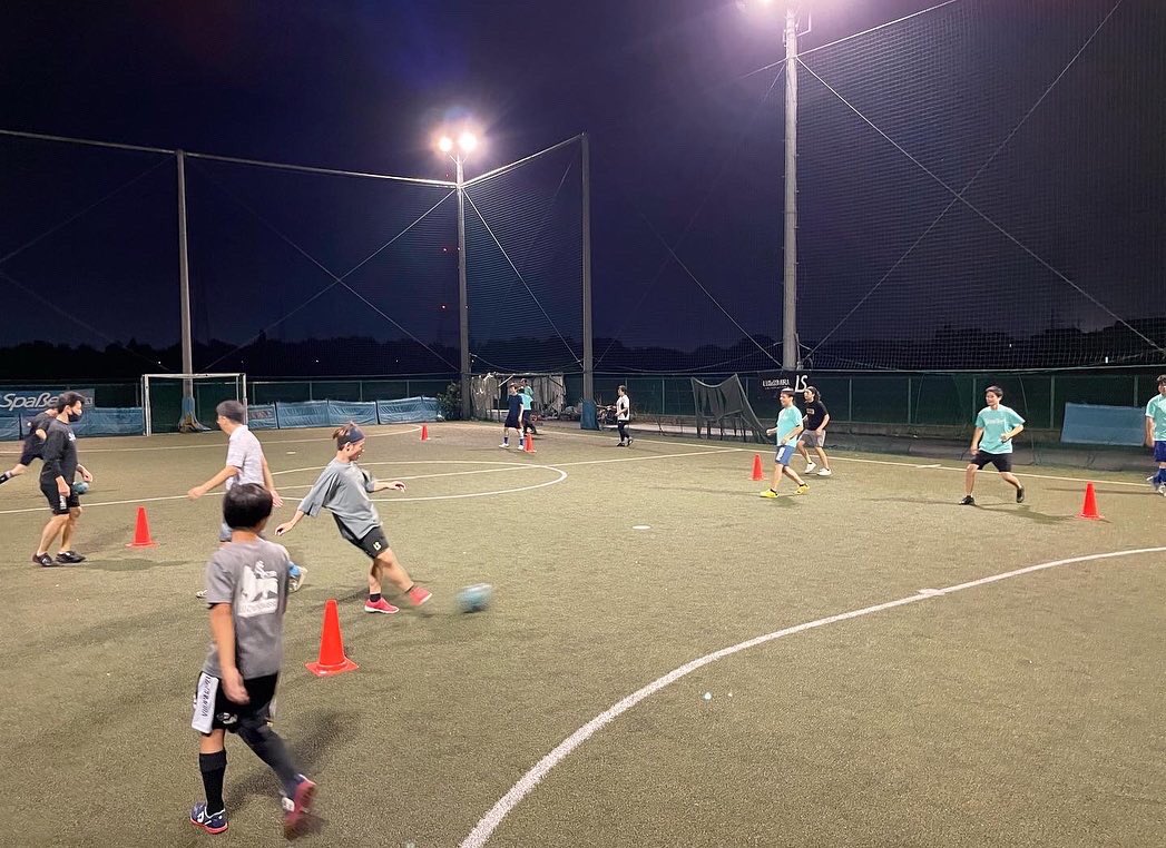 SpaerFootballA1's tweet photo. 2022/8/2(火)
《大人のサカスク》

ご参加頂いた皆様、ありがとうございました✨🙇‍♂️

次回の大人のサカスクは、
8月9日(火)20:30〜22:00、HIRO futsal field(枚方市大峰東町1-3768)にて開催致します🔥💪

8月16日(火)はお盆休みとさせて頂きます。

宜しくお願��致します✨🙇‍♂️ https://t.co/7jpb4qVGgE