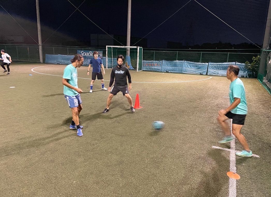 SpaerFootballA1's tweet photo. 2022/8/2(火)
《大人のサカスク》

ご参加頂いた皆様、ありがとうございました✨🙇‍♂️

次回の大人のサカスクは、
8月9日(火)20:30〜22:00、HIRO futsal field(枚方市大峰東町1-3768)にて開催致します🔥💪

8月16日(火)はお盆休みとさせて頂きます。

宜しくお願��致します✨🙇‍♂️ https://t.co/7jpb4qVGgE