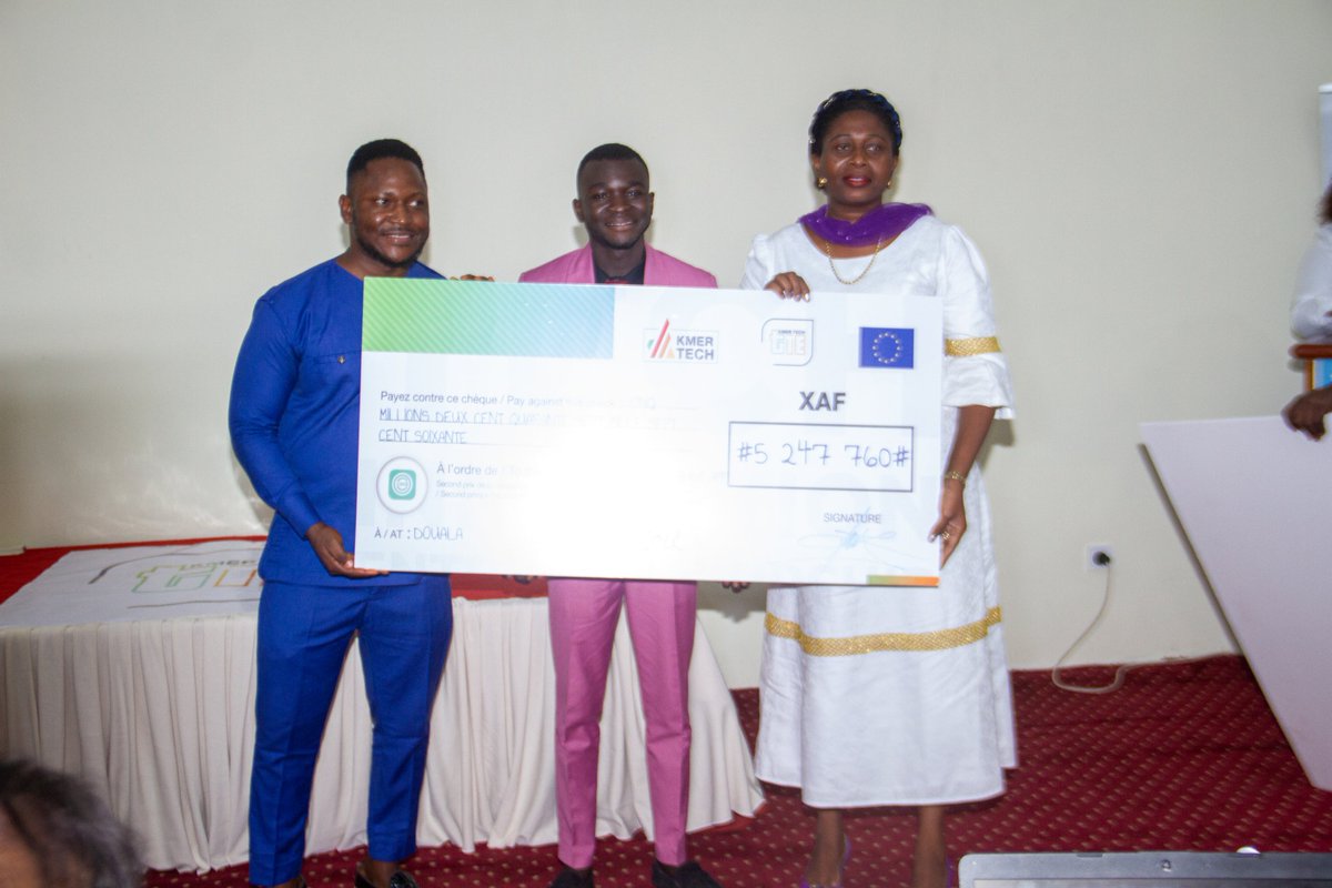 LaKmerTech's tweet photo. A look back at the presentation of the #06kmerTechTIEChampions to @UEauCameroun on 18th match at the @HotelSAWA in Douala during which our champions received thier cheques from representatives of the public administration in the room.
#kmertech
#Ecosystem https://t.co/NLSWTlPo1P