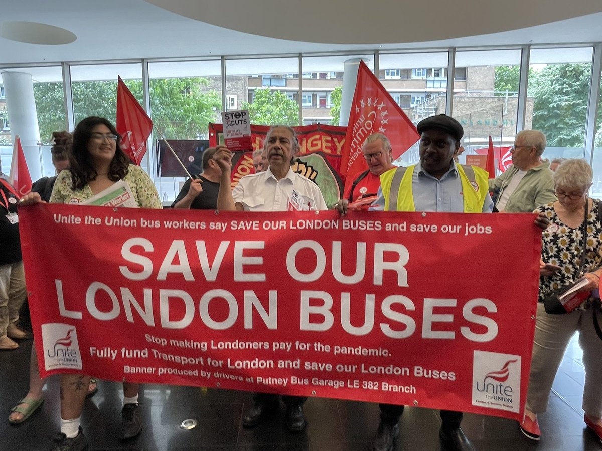 #SaveOurBuses 

London bus drivers and community activists occupying @TfL offices demanding no cuts to #LondonBuses & we want to see Siddiq