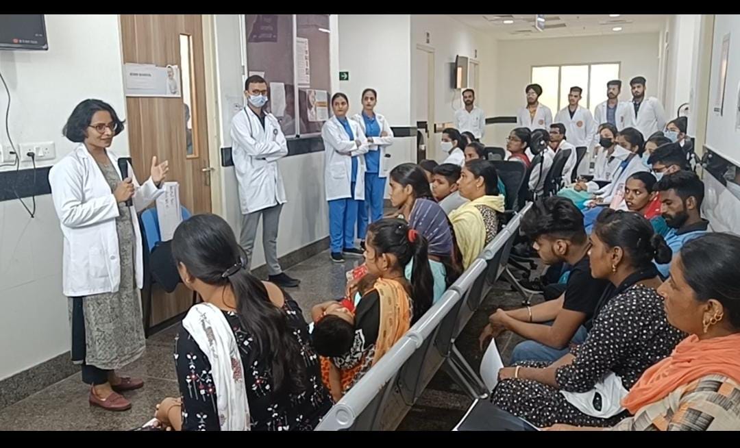CFMAIIMSBti's tweet photo. Breastfeeding sensitization activity among mothers in OPD premises of AIIMS Bathinda
#worldbreastfeedingweek2022 
#StepUp4Breastfeeding https://t.co/wv87ENKCq0