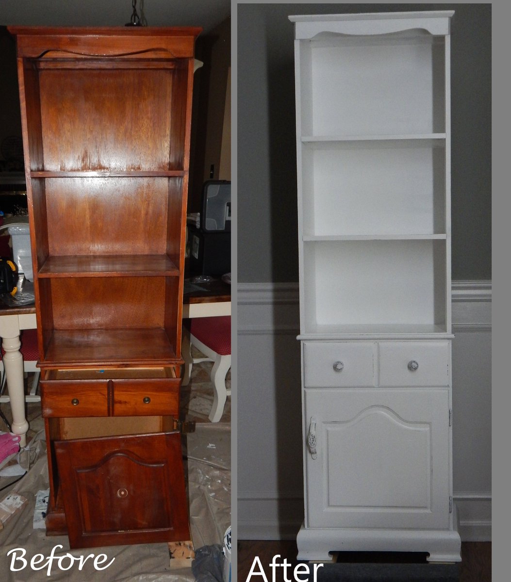 7BridgesMerc's tweet photo. A nice crisp white paint gave this tall shelf/cabinet unit a new life! https://t.co/3uozHp2GgV