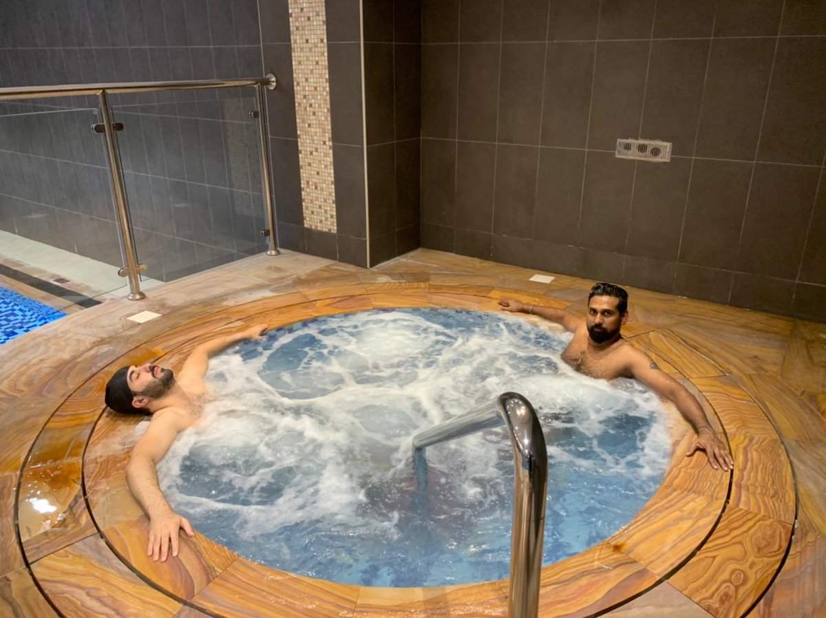Lifelinegym's tweet photo. At Lifeline, you have the luxury of indoor and outdoor pools, Jacuzzi, Children Pool and opportunity to learn and hone your swimming skills.
#weightloss #gym #fitness #aerobics #zumba #HIIT #yoga #ladiesgym #spinning #groupcycle #pool #swimming #swimmingclasses #swimmingpool https://t.co/4IrAliYRqZ