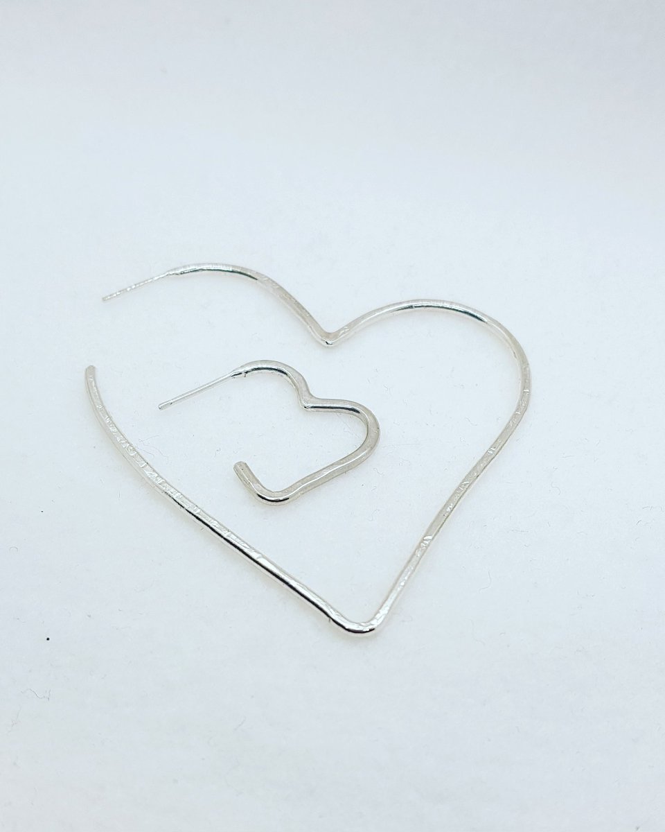 joshandelle's tweet photo. Don't you just love these heart hoops, they come in two sizes, visit https://t.co/8AuVtK4jpC for a pair. 
.
.
.
#hearthoops #smallbusiness #BlackOwnedBusiness #handmade #womaninbizhour #TweetASmallBiz #earrings #hoops #jewelrylover #ShopMyCloset #shopping https://t.co/AzatqnmKS9