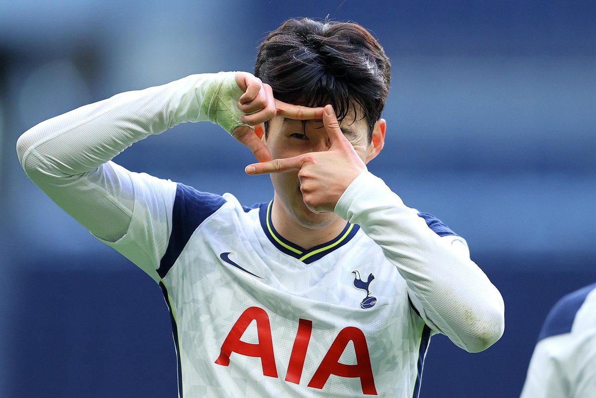 StatmanDave's tweet photo. Most non-penalty Premier League goals in the last three seasons:

Heung-min Son - 50
Mo Salah - 50
Harry Kane - 48
Sadio Mané - 45
Raheem Sterling - 41

Imagine if Sonaldo was on penalties. 🤤🤤🤤 https://t.co/IrThdQiaqg