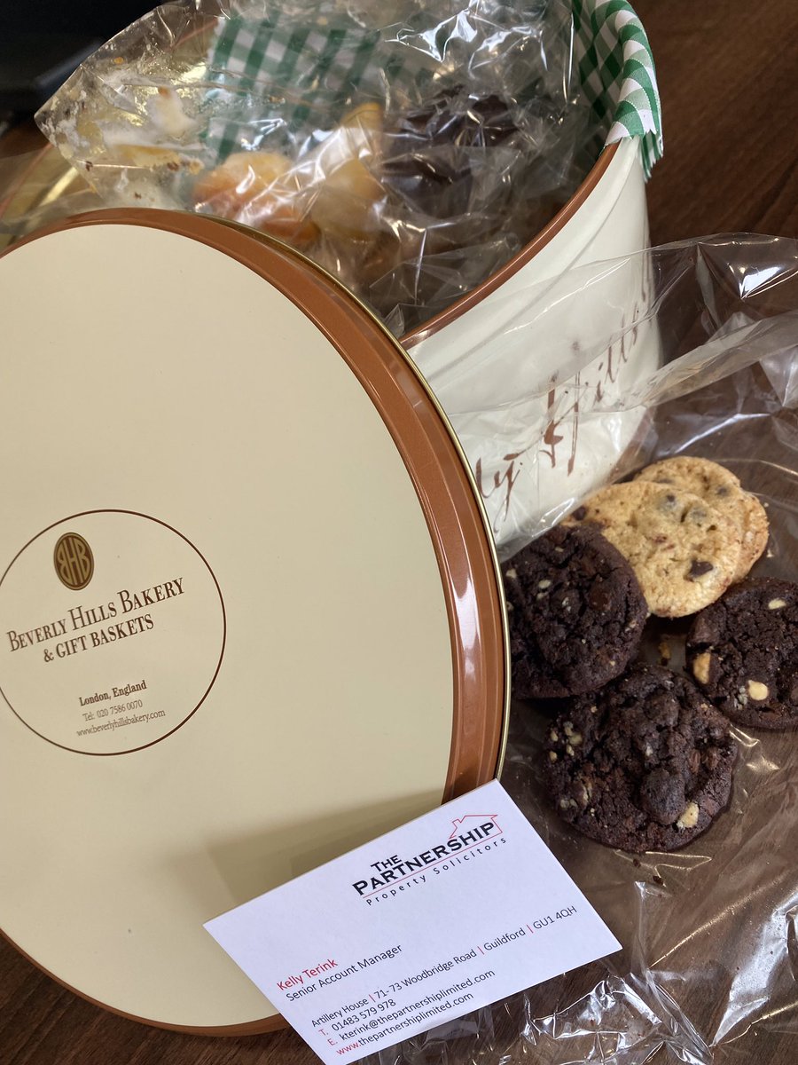 Wow - massive thank you to <a href="/PartnershipPL/">The Partnership</a> for the most amazing Beverly Hills Bakery tin packed full of cookies, muffins and brownies. Absolutely delicious and massively appreciated ☺️