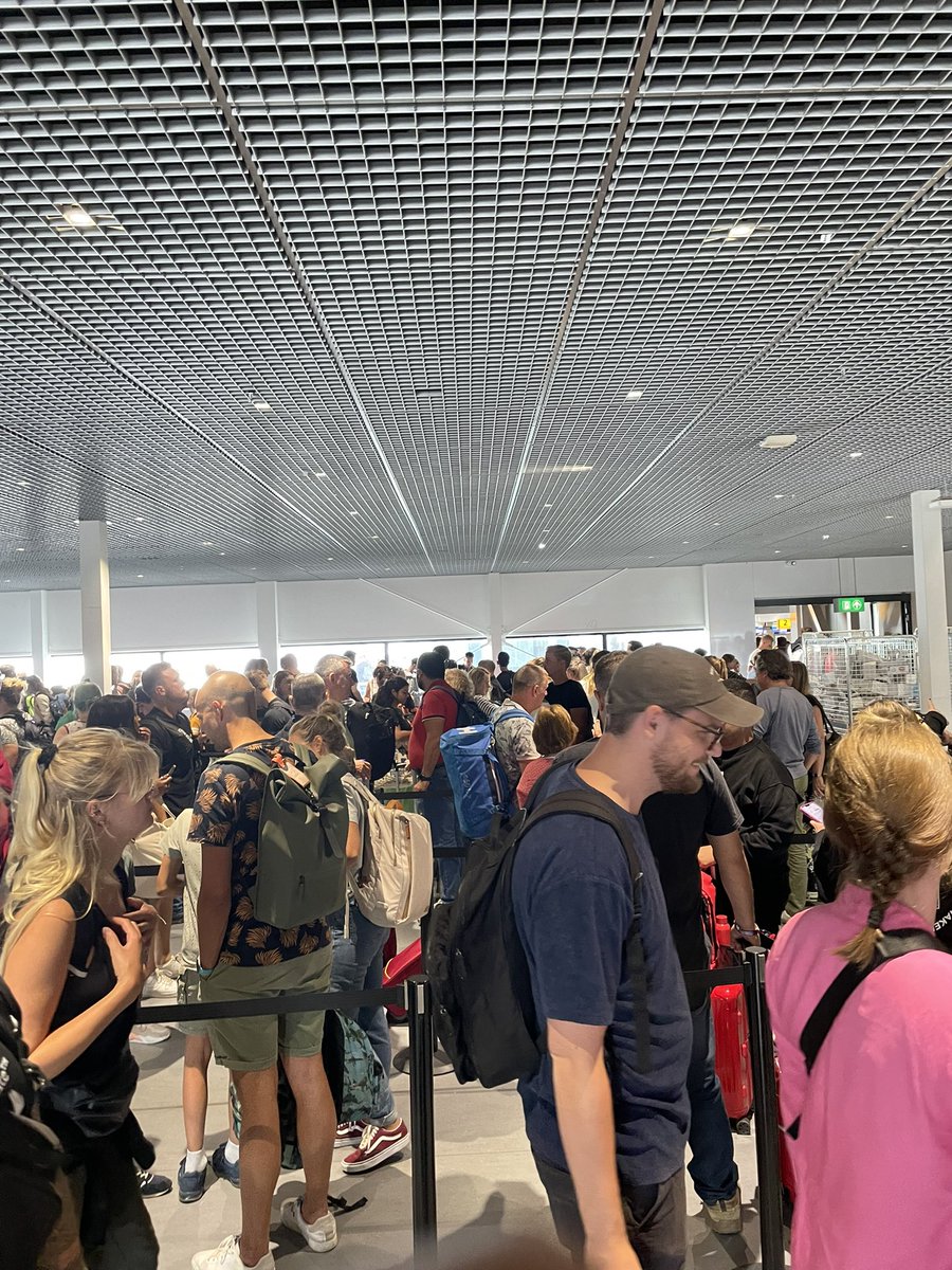 ichbinvarun's tweet photo. Schiphol horror!
Until now i had only seen the tweets, it was my first time experiencing 3 hour queue for security check.
Luckily my flight got delayed so could board.
#Schiphol #schipholchaos https://t.co/GQPEyWHZgf