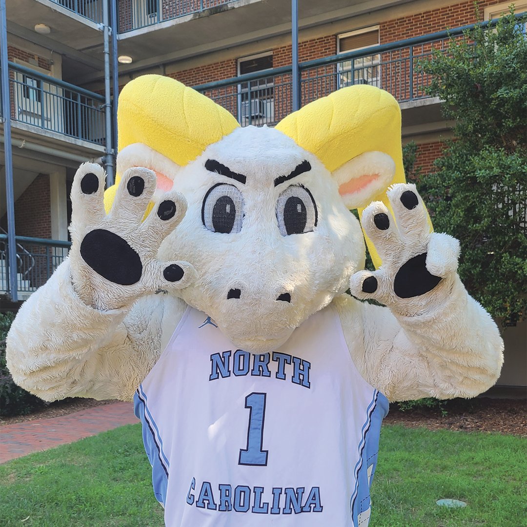 HousingCarolina's tweet photo. 7 more days until #UNCMoveIn ! Check the Move-In Guide for you Check-In and Key Pick-Up locations. Students will need a Photo ID when checking into their space. Try to stick to your scheduled check-in time to optimize parking! https://t.co/21ZSRF3L5g