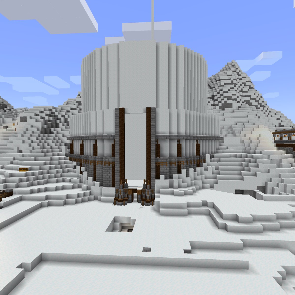 kanabicraft's tweet photo. 巨大建築物も建設中です。
この規模のものをサバイバルでやろうと思うと流石にしんどいです https://t.co/ZTCj7INucB