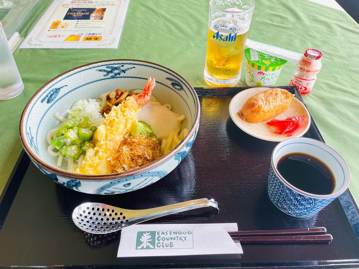 BB_Y's tweet photo. ゴルフ⛳️
前半は絶好調だったものの
後半暑すぎて集中出来ず
ボロボロでした🥵💦
ラウンド中の飲み物やアイス
お昼のアルコール飲み放題や
ヨーグルトなどのサービス最高でした😋👍
#ゴルフ
#イーストウッドカントリークラブ
#暑すぎてバテバテ
#サービス満点
#OUT50
#IN42 https://t.co/UMnpMyKUJB