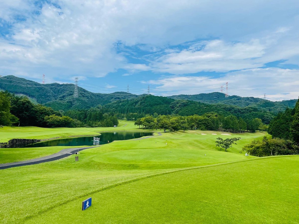 BB_Y's tweet photo. ゴルフ⛳️
前半は絶好調だったものの
後半暑すぎて集中出来ず
ボロボロでした🥵💦
ラウンド中の飲み物やアイス
お昼のアルコール飲み放題や
ヨーグルトなどのサービス最高でした😋👍
#ゴルフ
#イーストウッドカントリークラブ
#暑すぎてバテバテ
#サービス満点
#OUT50
#IN42 https://t.co/UMnpMyKUJB