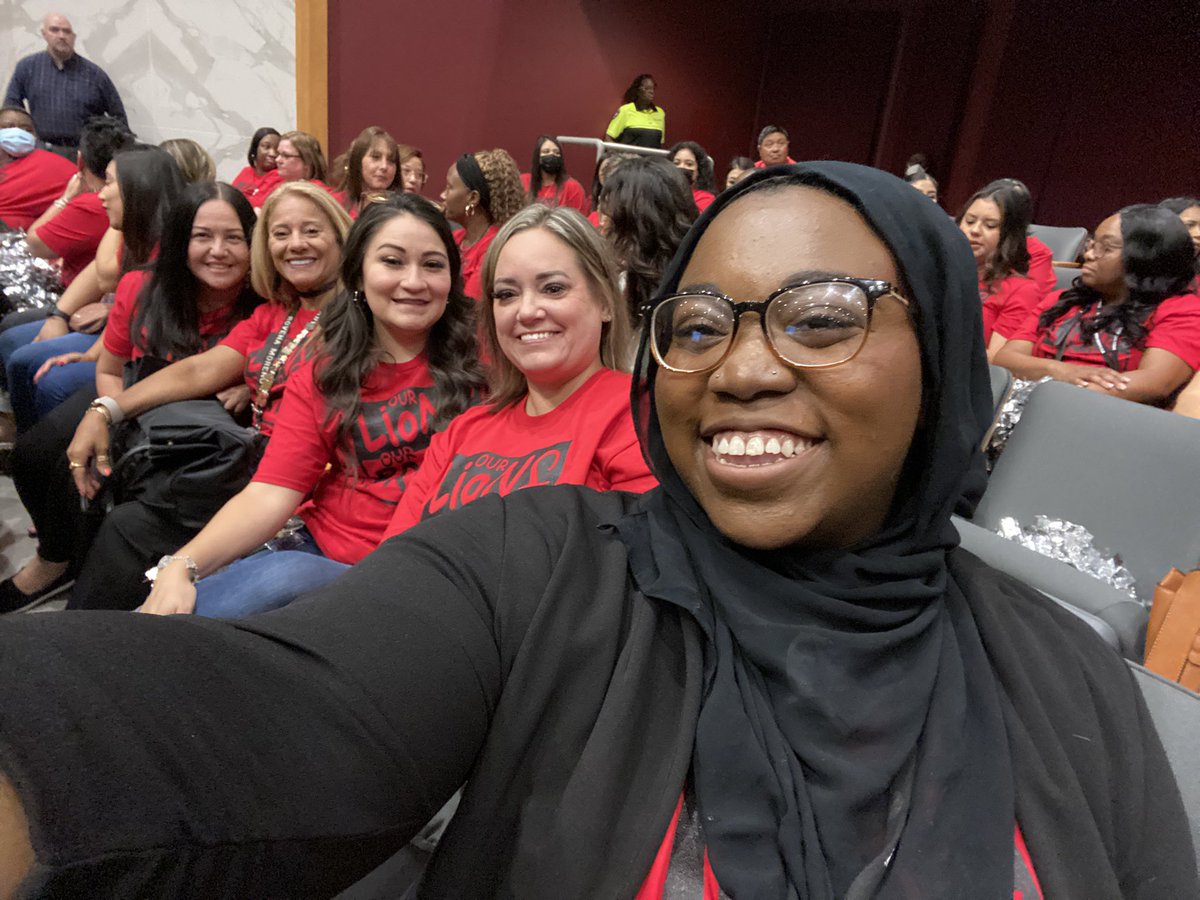 Zayanah15's tweet photo. At Lamar Elementary we grow champions!! 🦁 #gcGIANTS https://t.co/Iql9NN1mRg