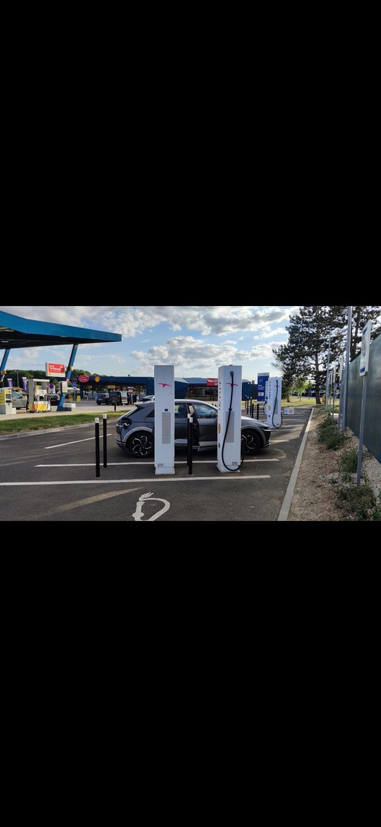 julesagarner's tweet photo. @Hyundai_UK We got ours two weeks ago and have brought it to France. Unfortunately the driver's window exploded this morning when we opened the door. Service team were lovely, but windows not covered by warranty. So trying to sort insurance claim and find glass repair in hot rural Charente. https://t.co/xkeSgfoqaQ