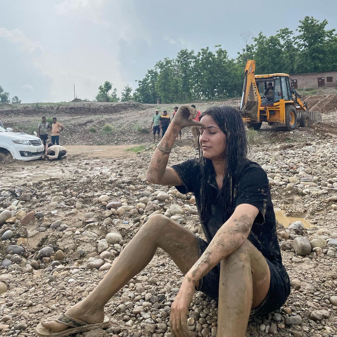 शहनाज गिल ने कीचड़ में कराया फ़ोटोशूट, उनका मूड स्पा ग्लो देखें,आपको अपना बचपन याद आ जायगा
.
.
.
<a href="/ishehnaaz_gill/">Shehnaaz Gill</a> #bollywood
#ShehnaazKaurGill #naturelover #ShehnaazGill #naturalspa #shehnaazians #downtoearth
#shehnaazshine #inspiration #feelit #shehnaazmagiceverywhere