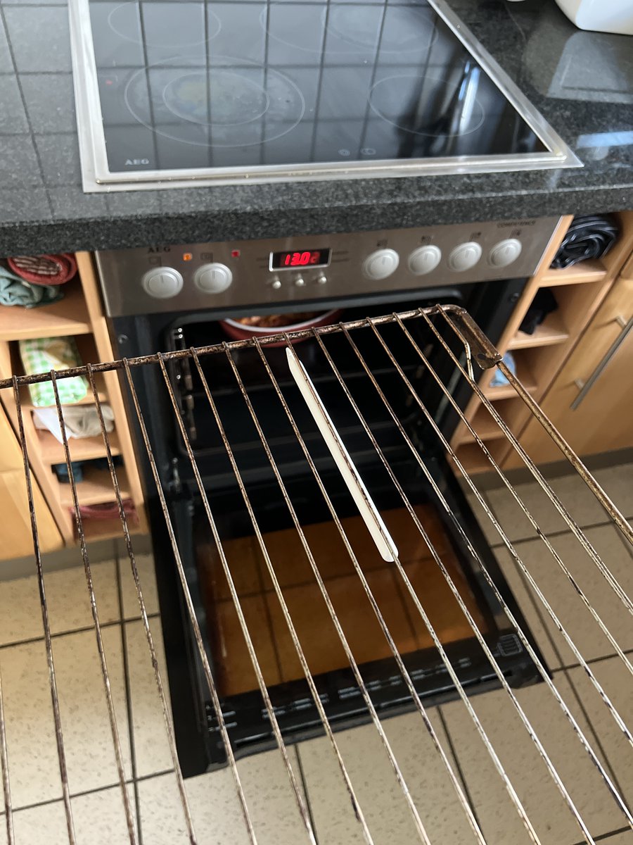 CodeAndWeb's tweet image. II found my ApplePen again after 2 days - in the oven. It had magnetically attached itself to the grill grate when I had put it down on the table... Fortunately, I had noticed before the ApplePen was cooked.