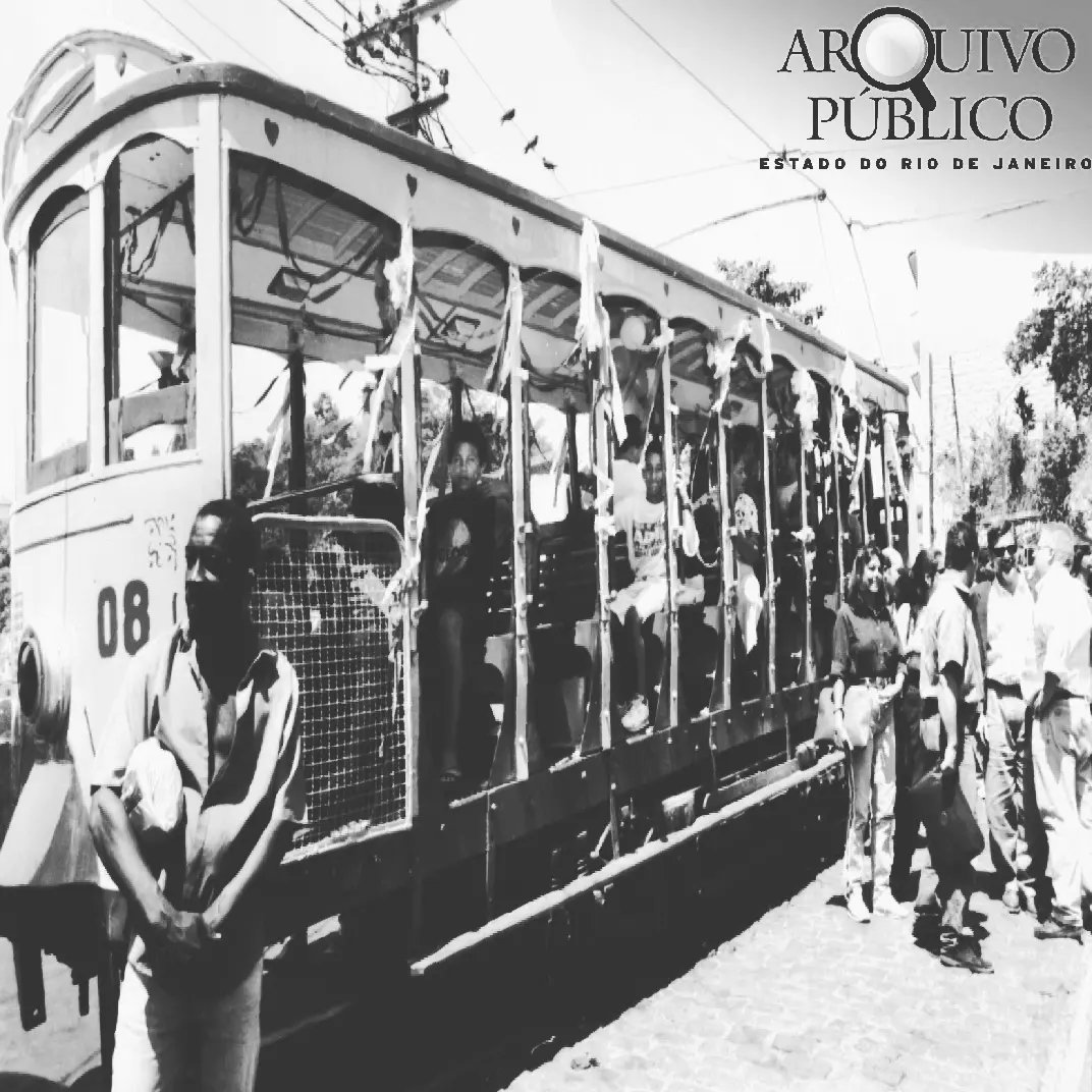 ArquivoRJ's tweet photo. Fotos da Reinauguração do bonde de Santa Teresa, ano de 1994.
. 
TAGS : #APERJ #arquivopublicorj #informação #cidadania #historia #arquivovivo #ensinoepesquisa #gestãodocumental #preservaçãodocumental #patrimonioaudiovisual #patrimôniohistórico #documentoiconográfico #bonde https://t.co/ePFzbOjjyg