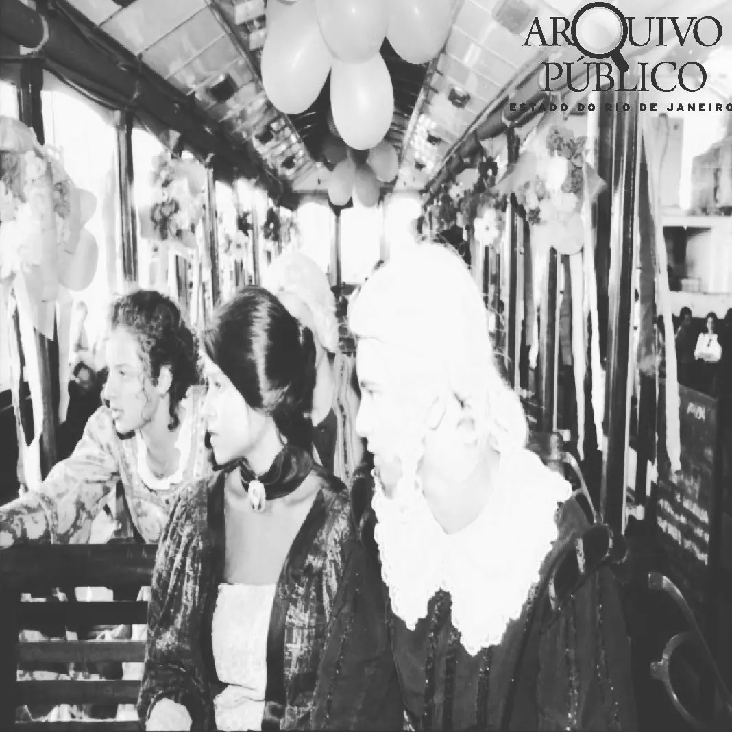 ArquivoRJ's tweet photo. Fotos da Reinauguração do bonde de Santa Teresa, ano de 1994.
. 
TAGS : #APERJ #arquivopublicorj #informação #cidadania #historia #arquivovivo #ensinoepesquisa #gestãodocumental #preservaçãodocumental #patrimonioaudiovisual #patrimôniohistórico #documentoiconográfico #bonde https://t.co/ePFzbOjjyg