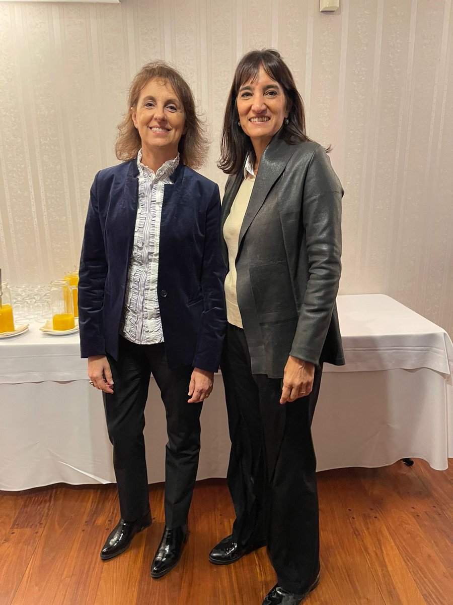 Conformamos un espacio de reflexión y networking para mujeres ejecutivas y líderes. Estamos reunidas junto a dos oradoras increíbles 
Iris Quadrio y Veronica Canese.
La temática del evento es "La propiedad intelectual como herramienta para agregar valor al negocio. 
 #networking