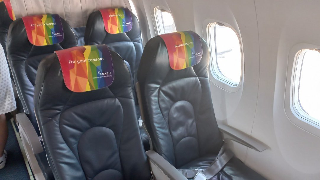 flight_report's tweet photo. [Récit de vol] Une excellente expérience en Business sur @LuxairAirlines entre @Aeroport_Toulon 🇫🇷 et @luxairport 🇱🇺 :

Cabine propre et agréable, personnel aux petits soins, catering d’excellent niveau et bien présenté.

✈️ https://t.co/0ILyrtzpqR https://t.co/qQzh1dN6ep