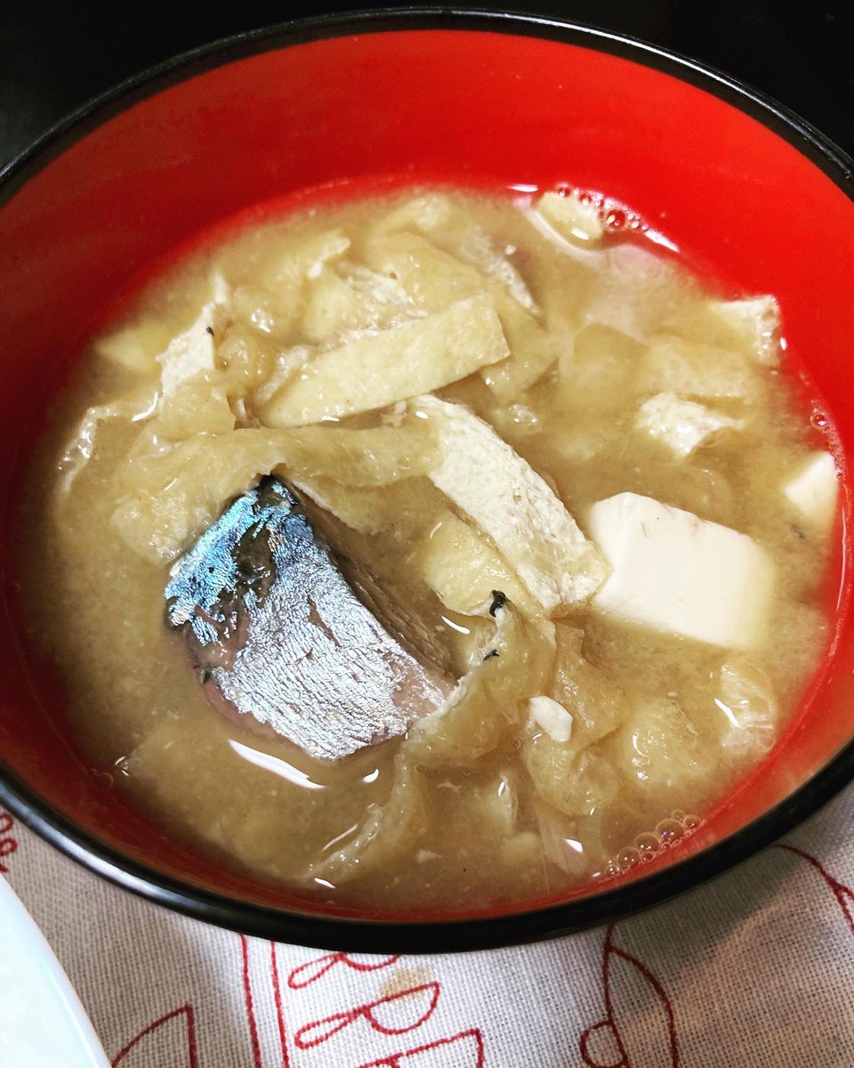 shippo0108's tweet photo. サバ缶レシピ🐟
サバ缶入り味噌汁🐟
サバ缶入りトマト煮込み🐟
#おうちごはん 
#ヘルシーメニュー
#料理記録
#サバ缶
#サバ缶レシピ https://t.co/Gk6fdGXLFu
