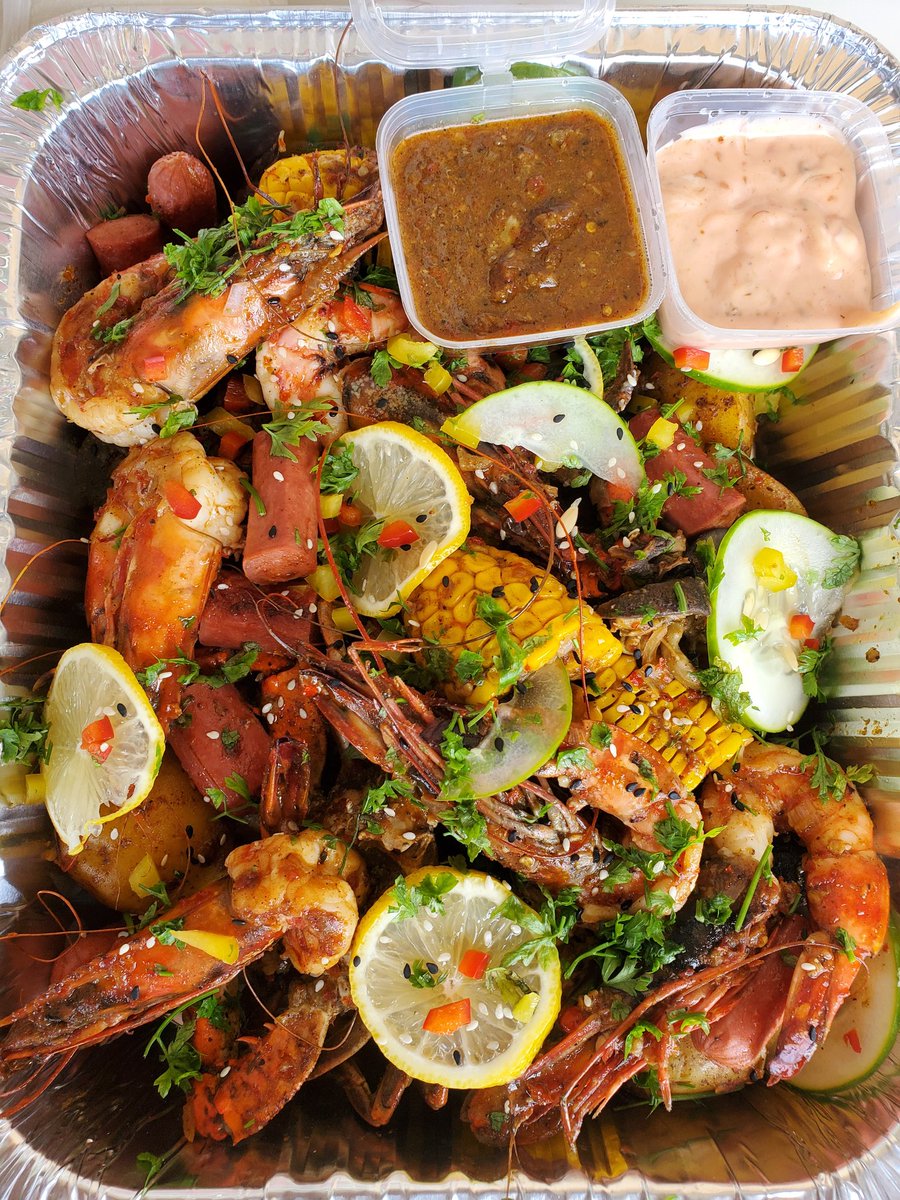 Bruvee's tweet photo. Ordering for seafood from Makoko fish market. Can't wait to make bbq fish for myself this evening 🥰😍🤩... Meanwhile we have seafood boil platters #20,000 for 4L trays and #6,000 for single portions cc:@FoodTemplars https://t.co/b3ORXUszT0 https://t.co/Hp2cZsUu2C
