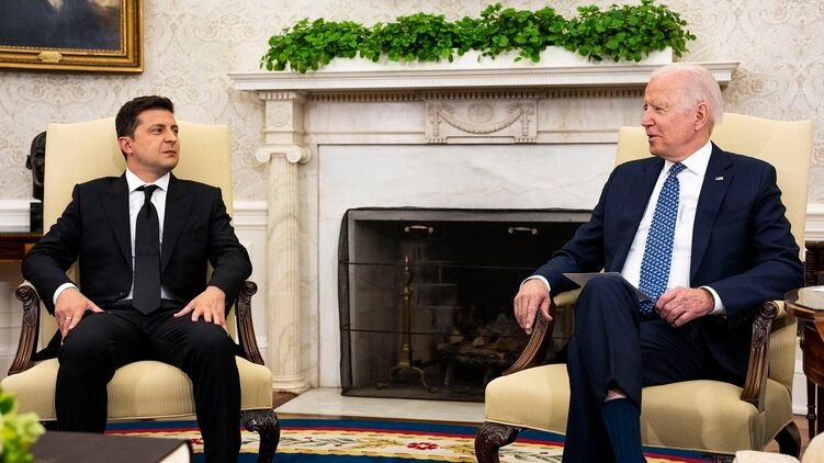 Fear_of_Flying's tweet photo. The #war in #Ukraine is not over, it is unstable, it is not without #dangerous #surprises that can happen any day. At the same time, there is a deep distrust between the #WhiteHouse and #Ukrainian #President Vladimir #Zelenskiy — much more than reported and it is growing.
#Biden https://t.co/TaVdX5bNpn