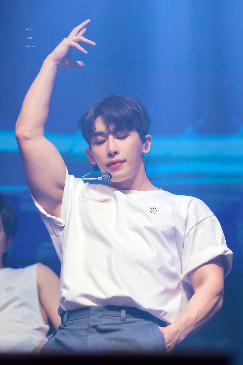 jellydellywonho's tweet photo. 220730 #원호 #WONHO HQ.
팔뚝이 얼굴만하고 얼굴이 고와요... https://t.co/oOawXuxfOx