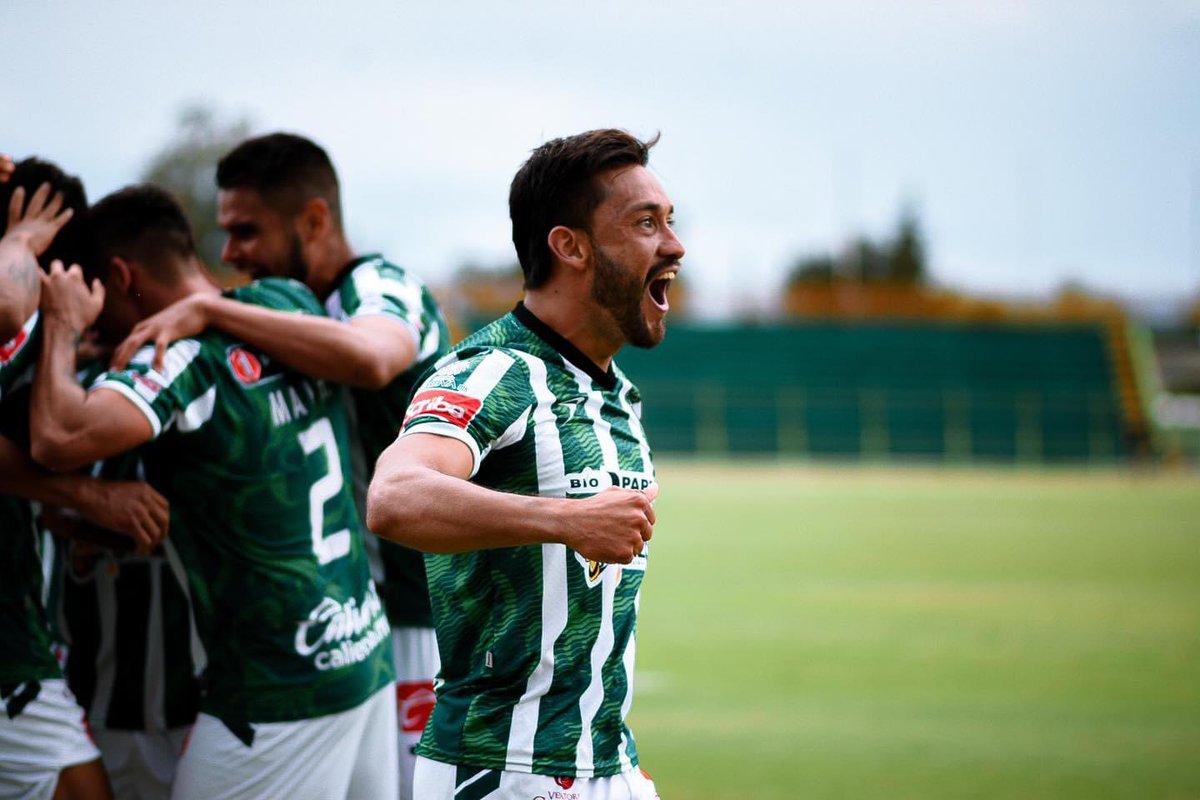 PoliticaNegocio's tweet photo. #Breves ⚽️| Logran Alacranes de Durango su primer triunfo como local en la Liga de Expansión al vencer a los Coyotes de Tlaxcala con un contundente 3 a 0, manteniendo su hegemonía en casa de 35 juegos invictos en el Francisco Zarco.@AlacranesdDGO @cirorca https://t.co/Nzv3MLFY7D
