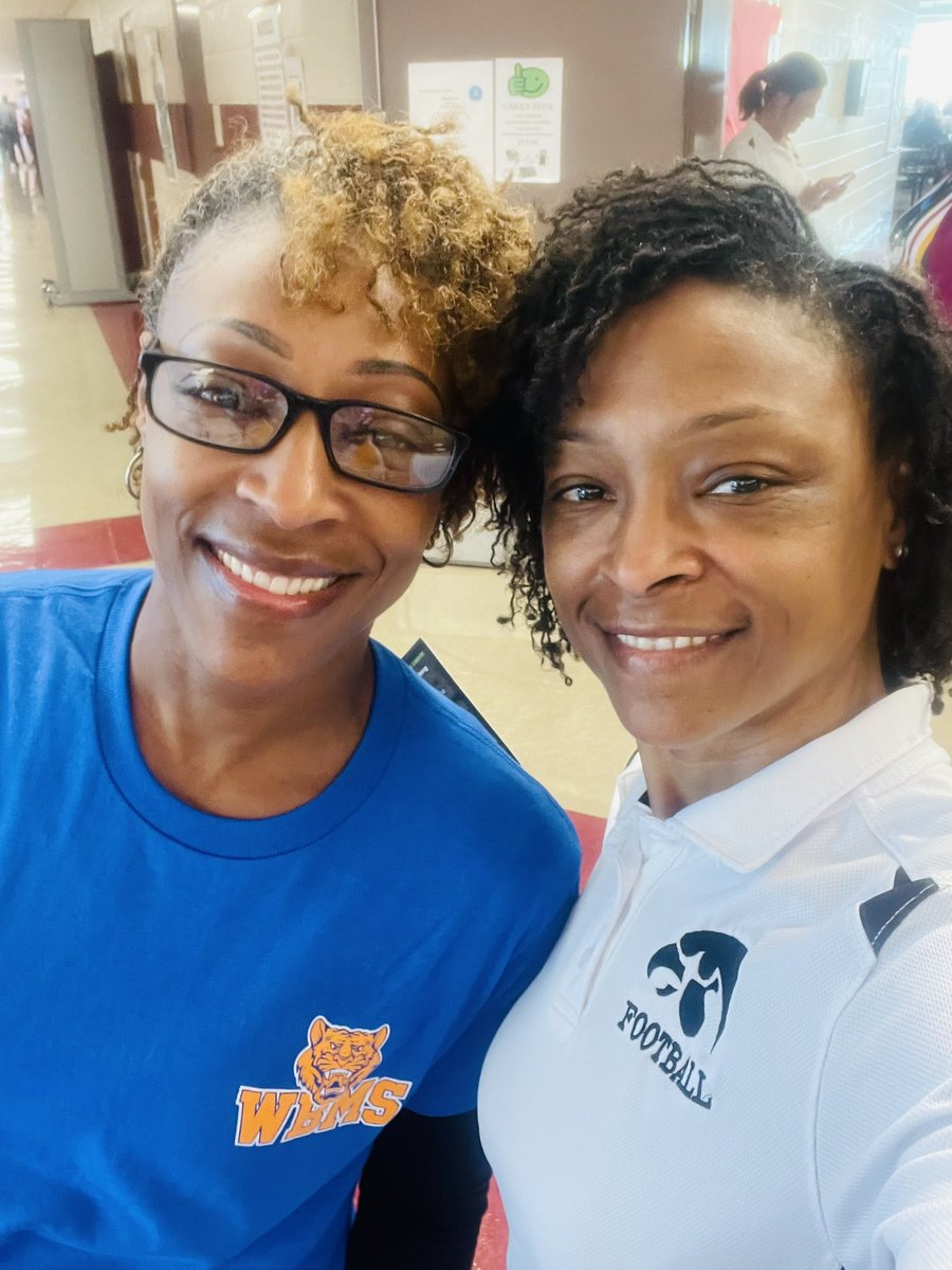CasshawndraS's tweet photo. 2022-2023 JMCSS Leadership Conference
Starting this school year off a little differently… with my twin❤️
We are products of the JMCSS! 🙏🏽
#SSHSHawks
#WBMSTigers
#CHOOSEUS https://t.co/j1AKNXNs7e